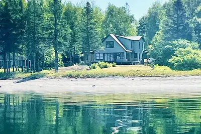 Image de Minutes from Bar Harbor and Acadia. Newly built.