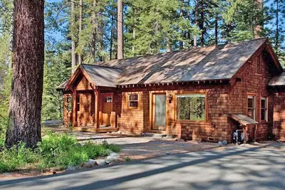 Image de Sweet Retreat Cottage - Walk to Lake