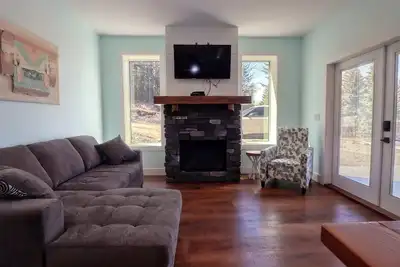 Image de Treetop Paradise Suite\nBreathtaking lake and mountain views 5 min from the beach