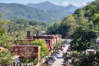 Purple Mountain Hideaway in Sylva is the perfect mountain getaway!