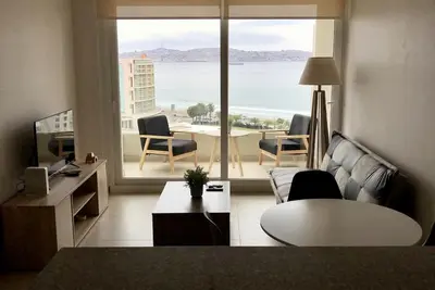 Image de Beautiful apartment with ocean views and steps from the beach