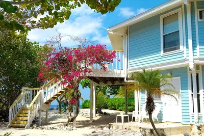 Image de Sonscape Ocean Odyssey on the beach 100 feet from the water with stunning views!