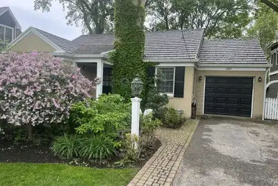 Image de Charming home near Lake Michigan, bike paths, and high school