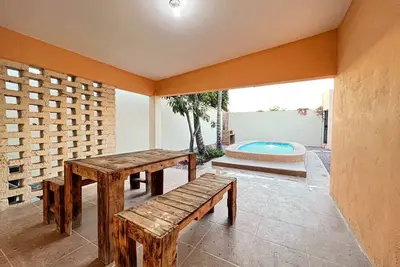 Image de Beautiful 3br/3ba home with pool close to downtown