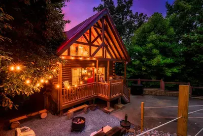 Image de ★★Mountain Views on double decks ★★ TheaterRoom ★★ Firepit ★★ HotTub★★