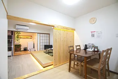 Image de Nishikujo Guesthouse 5 Minutes to Usj Sleeps 6 - Yonemi and Rokuroho / Osaka Ōsaka