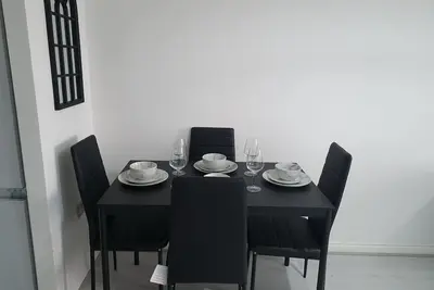 Image de Light, spacious 2 bed apartment nr Heathrow airport