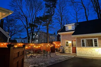 Image de Charming 2-Story Cottage with Hot Tub, Near Downtown and Back Cove.