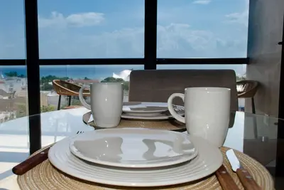 Image de New Oceanfront View Apt / Rooftop Pool, Bar & Gym
