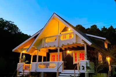 Image de A fullfledged resort log house facing a mountain / Takashima Shiga