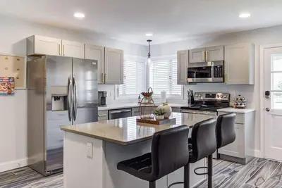 Image de Port Clinton 4 Bdrm Luxury-2 blocks from beach
