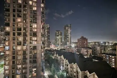 Image de 2bedroom/2washroom condo close to everything + Free Parking