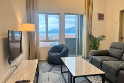 Seaview Cube lll w/Sky Pool