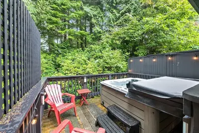 Image de Hot Tub ~ Loft With Eagle's Nest Above! ⎮Eagle's Nest