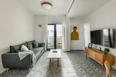 Image de Homey 2 Br Apt w Spacious Balcony 5-min from Beach