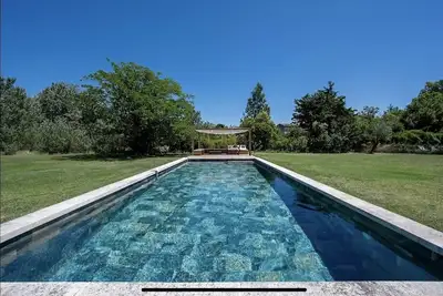Image de Mas rénové de 360 m2 avec piscine et spa sur 8000m2 de terrain