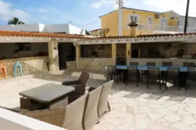Cosy 1 bed pool house