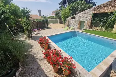 Image de Maison 3 chambres, piscine privée, 10min du Pont du Gard