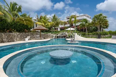 Image de Jan Sofat Lux A32 at resort on first floor apartment with shared pool