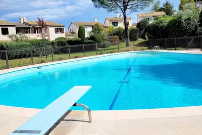 Image de Villa pour famille, vue, au calme avec piscine, terrain de tennis et pétanque