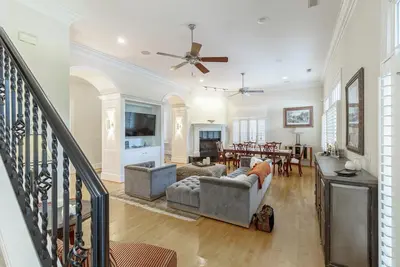 Image de Luxurious downtown retreat located in Greensboro Nc!