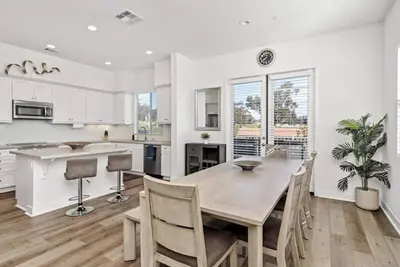 Image de Sea Glass Way 4 Bed Home