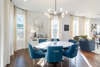 Image de Walkable Upscale In East Lake
