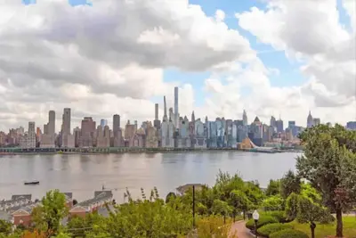 Image de Modern 3 bedroom 2 bath close to Nyc 6 beds