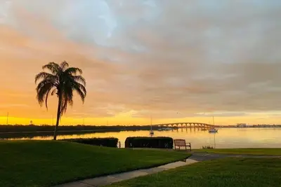 Image de Bayfront Beach 2/2 Condo- Close to Saint Pete Beach!
