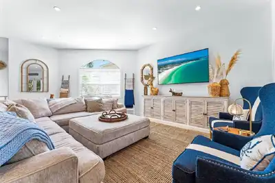 Image de Spacious 4 bedroom home with dock access on the canal on Siesta Key!