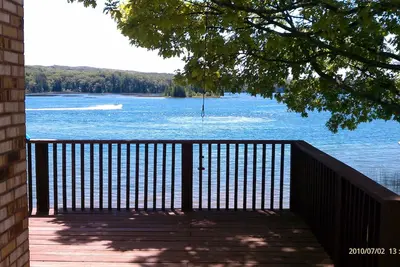Image de Off the beaten path! 4 bedroom lakefront home