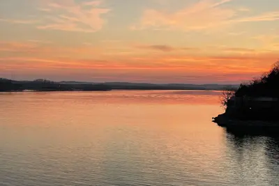 Image de Beautiful Lake of the Ozark views - Main channel, minutes to Bagnell Dam & Golf.