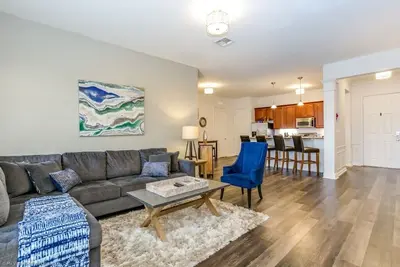 Image de Beautiful Modern Vista Cay Condo, Near Parks-2011