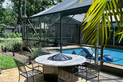 Image de Tropical Oasis with Enclosed Heated Pool