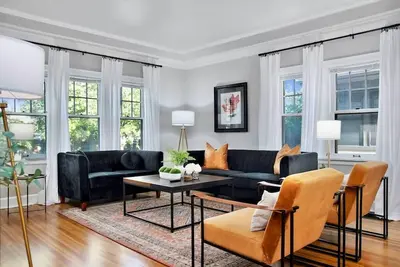 Elegant 3br Oasis in Dundee, Close to Downtown!