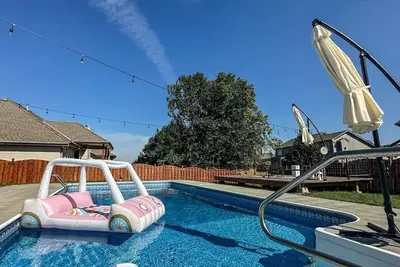 Relax in Style! 5br Home, Hot Tub & Games!