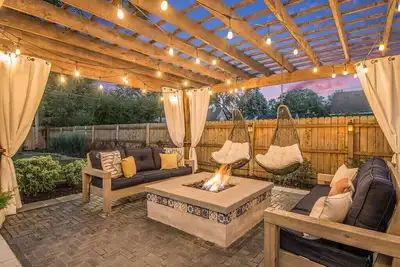 Image de Stunning Yard + Wood-Fired Pizza Oven in Dundee!