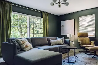 Image de Centrally located, spacious and comfortable! Minutes from downtown/Ut, shopping.