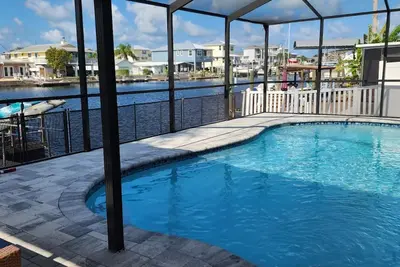 Image de Double Waterfront Property with Amazing Views & Private Pool