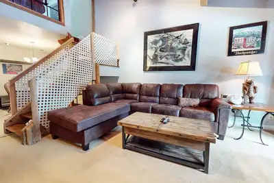 Image de Summit #92 (3-Bedroom Condo) with Pool and Mountain view - Pets Allowed by RedAwning