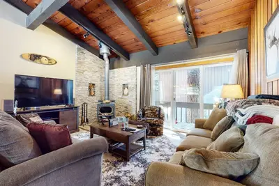 Image de Mammoth Estates #140 (2-Bedroom Condo) with Pool by RedAwning