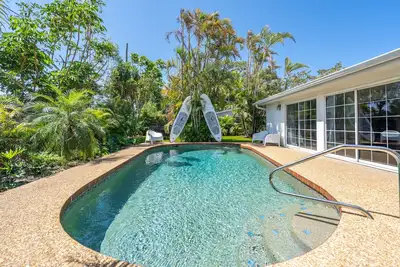 Image de Private Mid Century Oasis 2mi to Beach with Pool