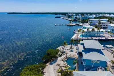 Image de 4 Bedroom Key Largo Oceanfront Home ~ Pool, Hot Tub, Dockage, Cabana & Fire Pit