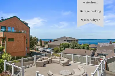 Image de Cozy Old Town Escape | Bay Views + Garage + Patio | Steps to Ruston Way!