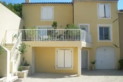 Image de Bas De Villa Avec Jardin
