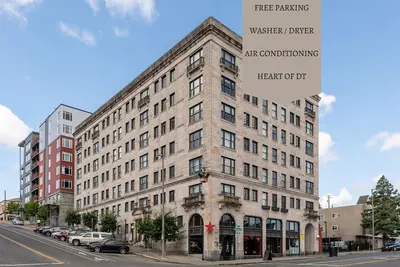 Image de Modern Elegance in the Heart of Downtown Tacoma | King Bed + Parking + Ac