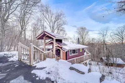 Image de Beech Mountain Cabin w/ Deck: Half-Mi to Skiing