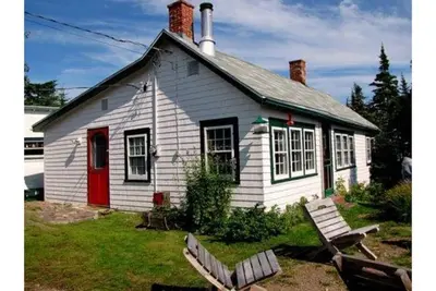 Bay of Fundy Seaside Cottage
