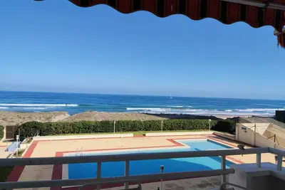 Image de Apartment facing the sea, with private access to the beach and pool.