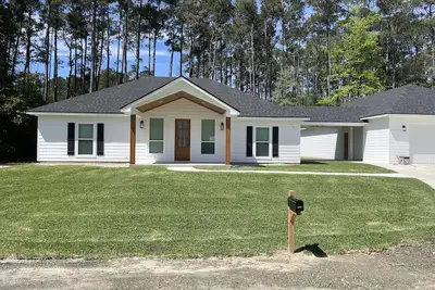 Image de New Rayburn Country house on quiet cul de sac.
